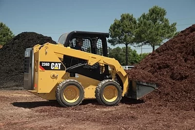 Аренда мини-погрузчика CAT 236D3