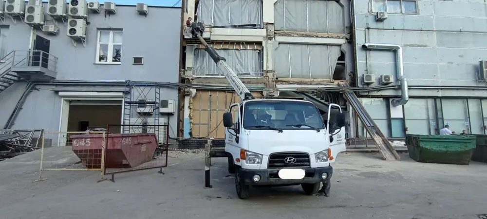 Аренда автовышки Hyundai металлическая люлька