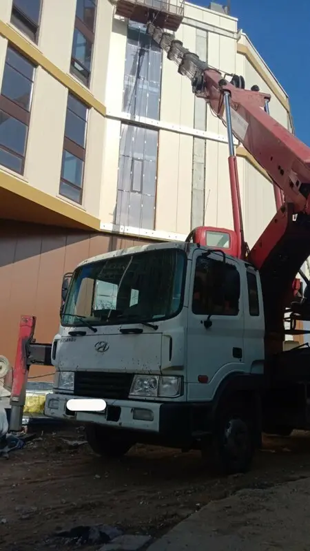 Аренда автовышки Hyundai 40 м. раскладная металлическая люлька