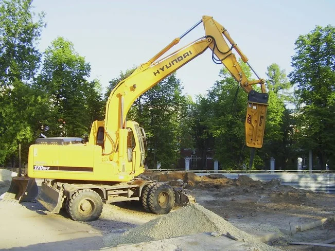 Аренда колесного экскаватора Hyundai R170W-7 с гидромолотом