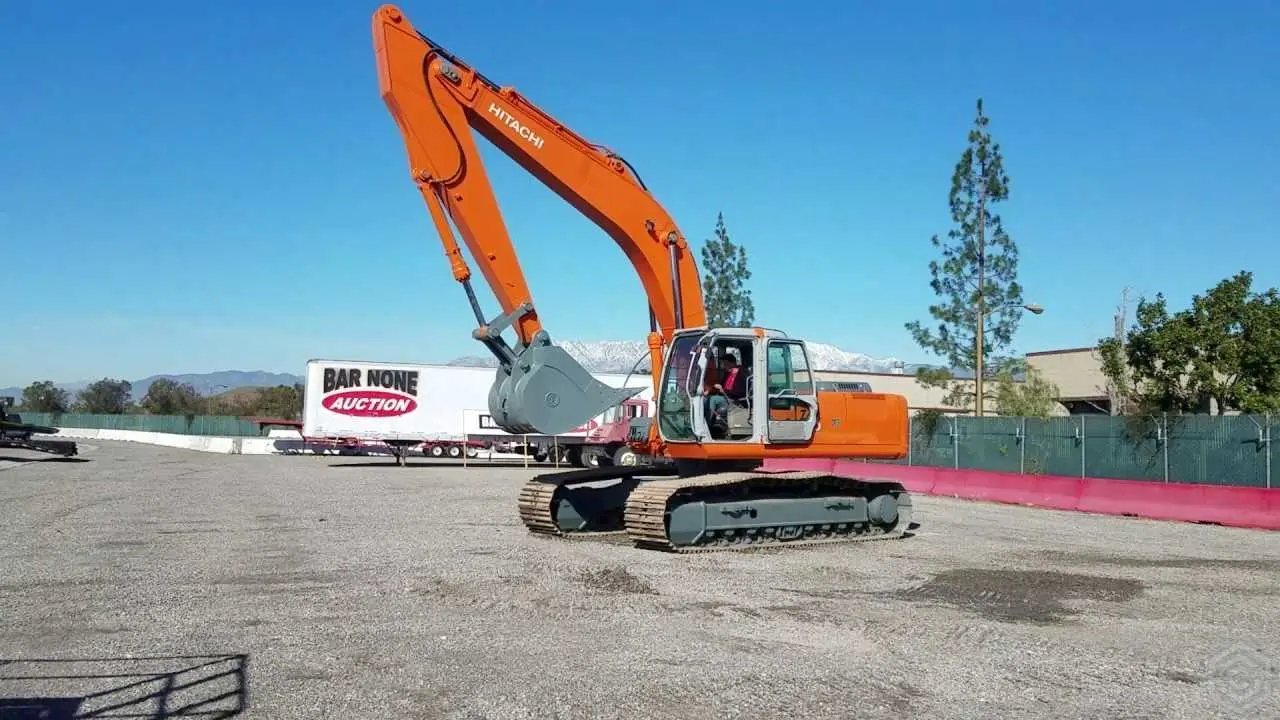 Аренда гусеничного экскаватора Hitachi ZX270