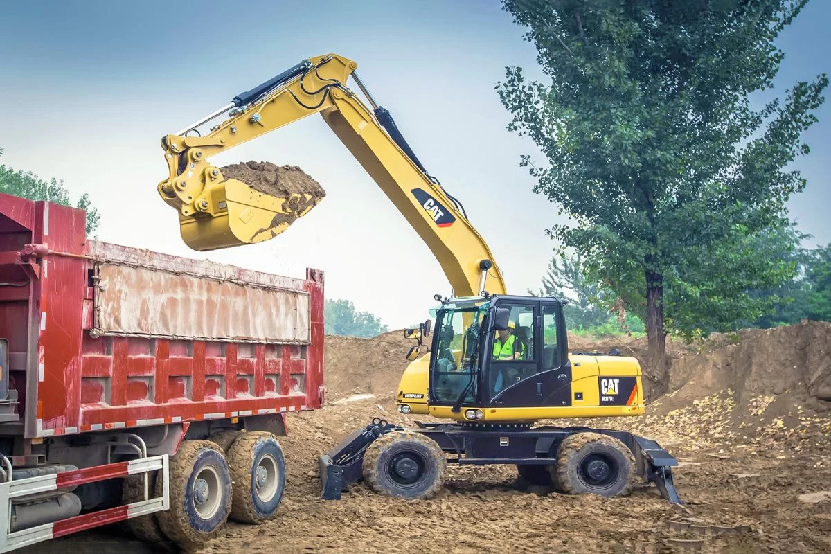 Аренда колесного экскаватора Caterpillar M317D2