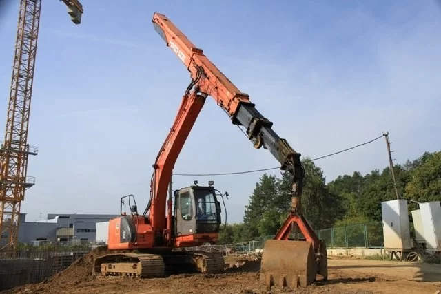 Аренда экскаватора с длинной стрелой Hitachi ZX225USRLC-3