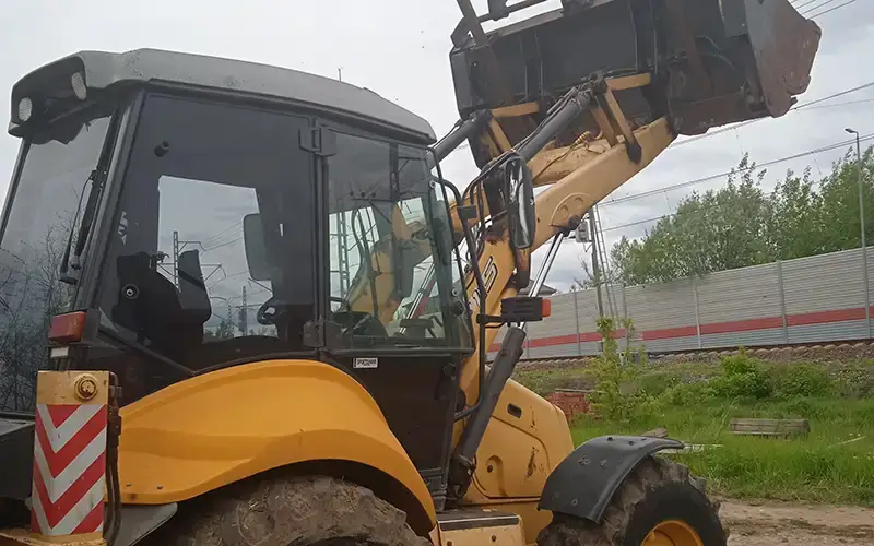 Аренда экскаватора-погрузчика Holland с вилами