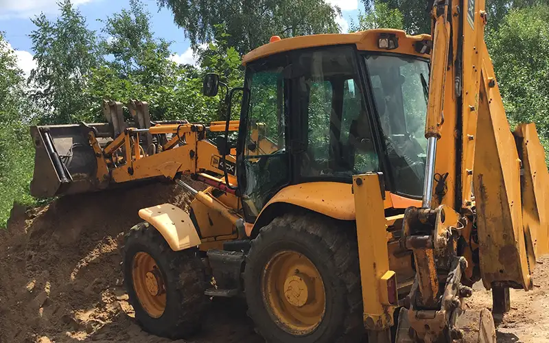 Аренда экскаватора-погрузчика JCB 4CX с вилами
