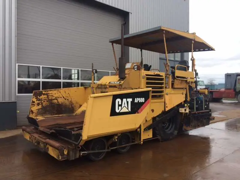 Аренда асфальтоукладчика Caterpillar AP600